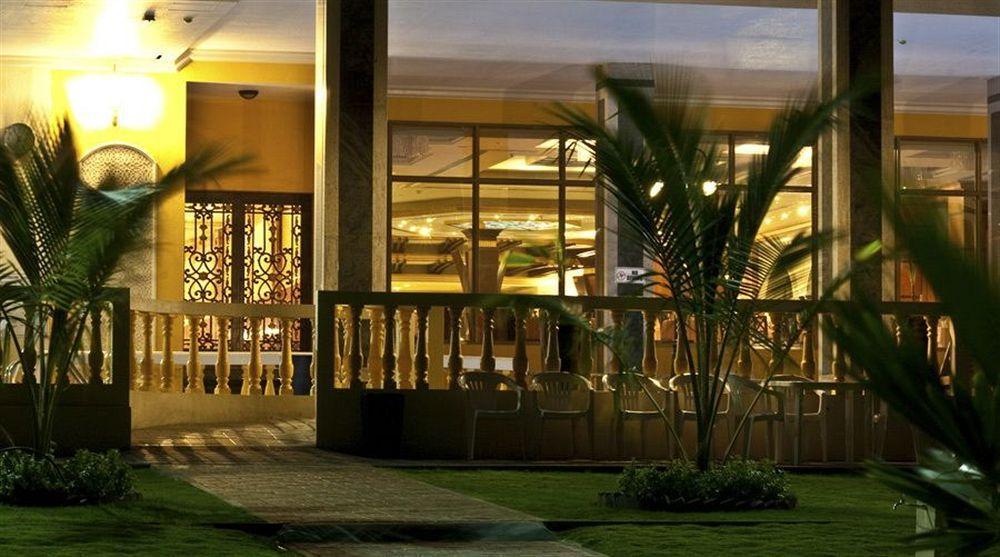 Royal Beach Resort & Spa Sharjah Exterior photo